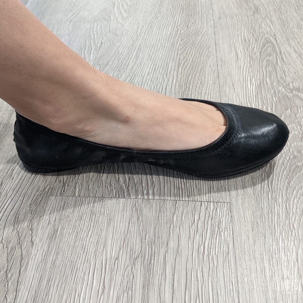 Classic,comfy black flats